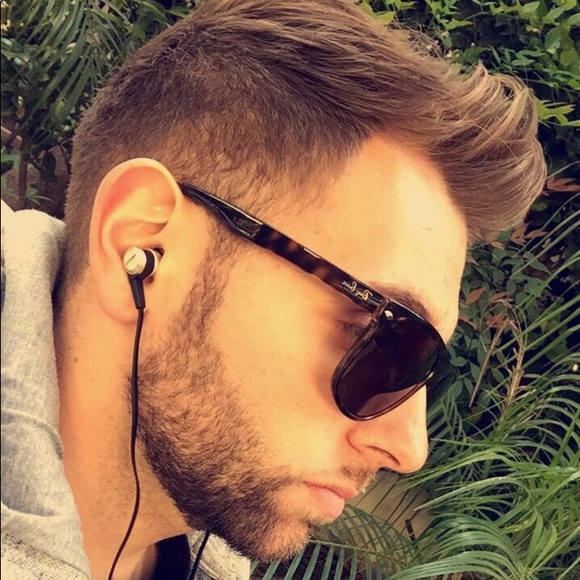 Meet your Posher, Sean - Picture 1 of 1